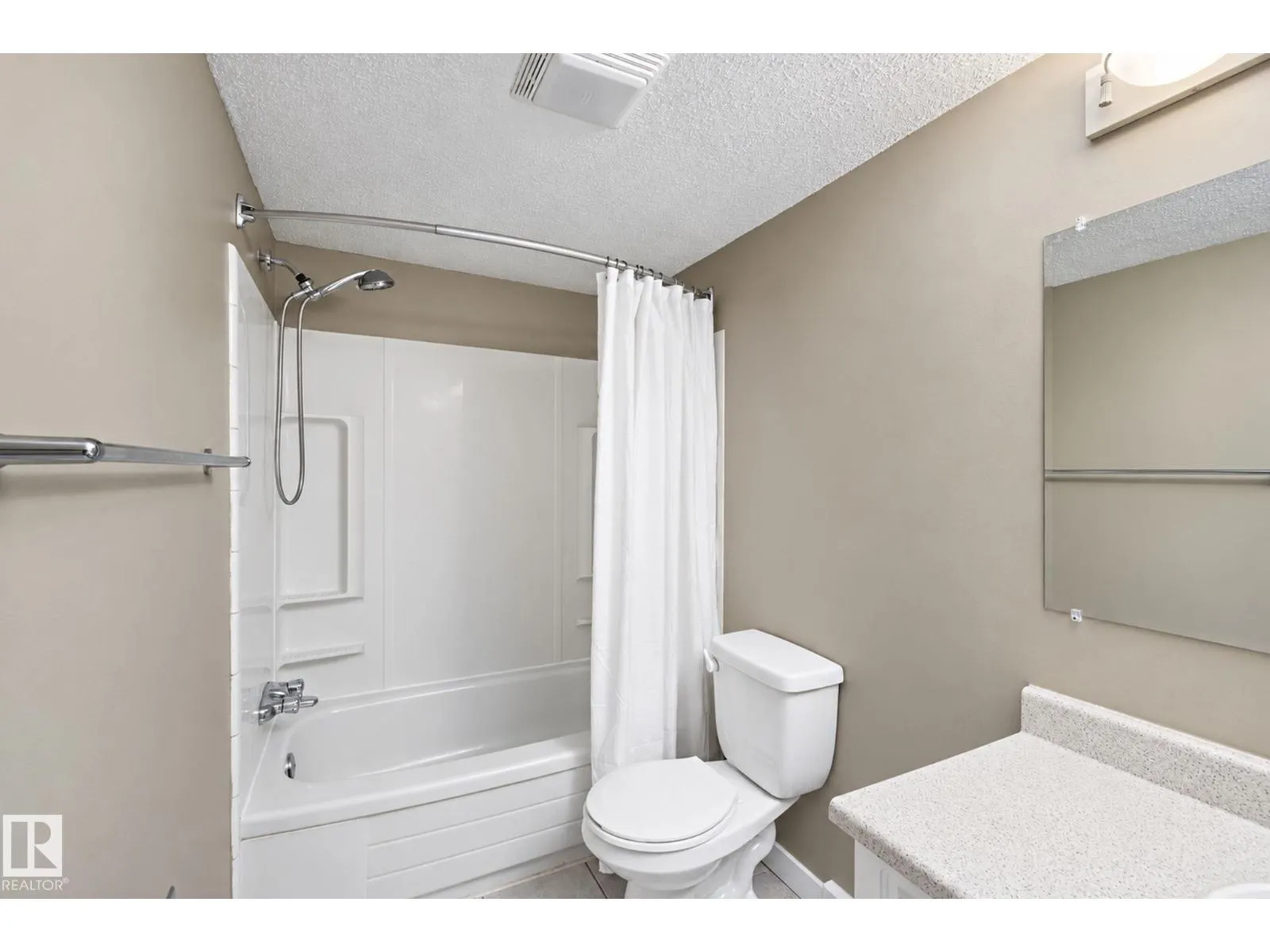 #101 340 Woodbridge WY