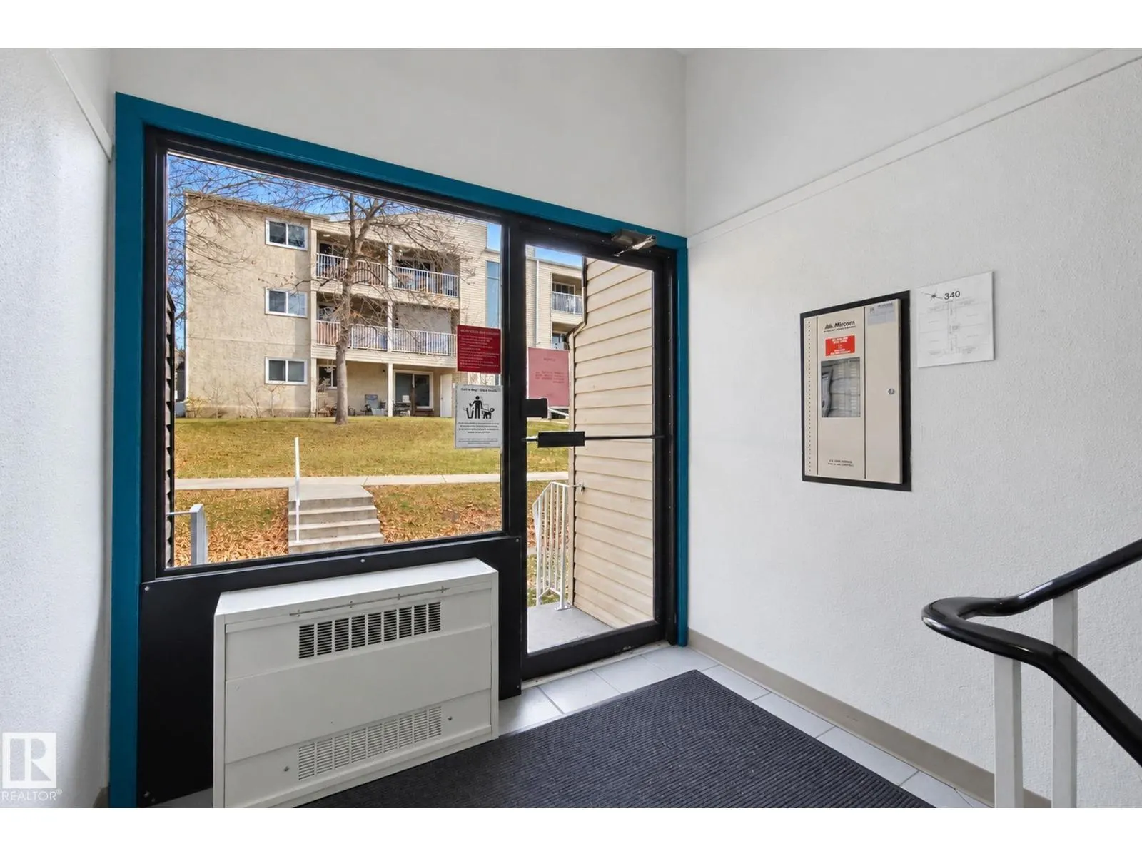 #101 340 Woodbridge WY