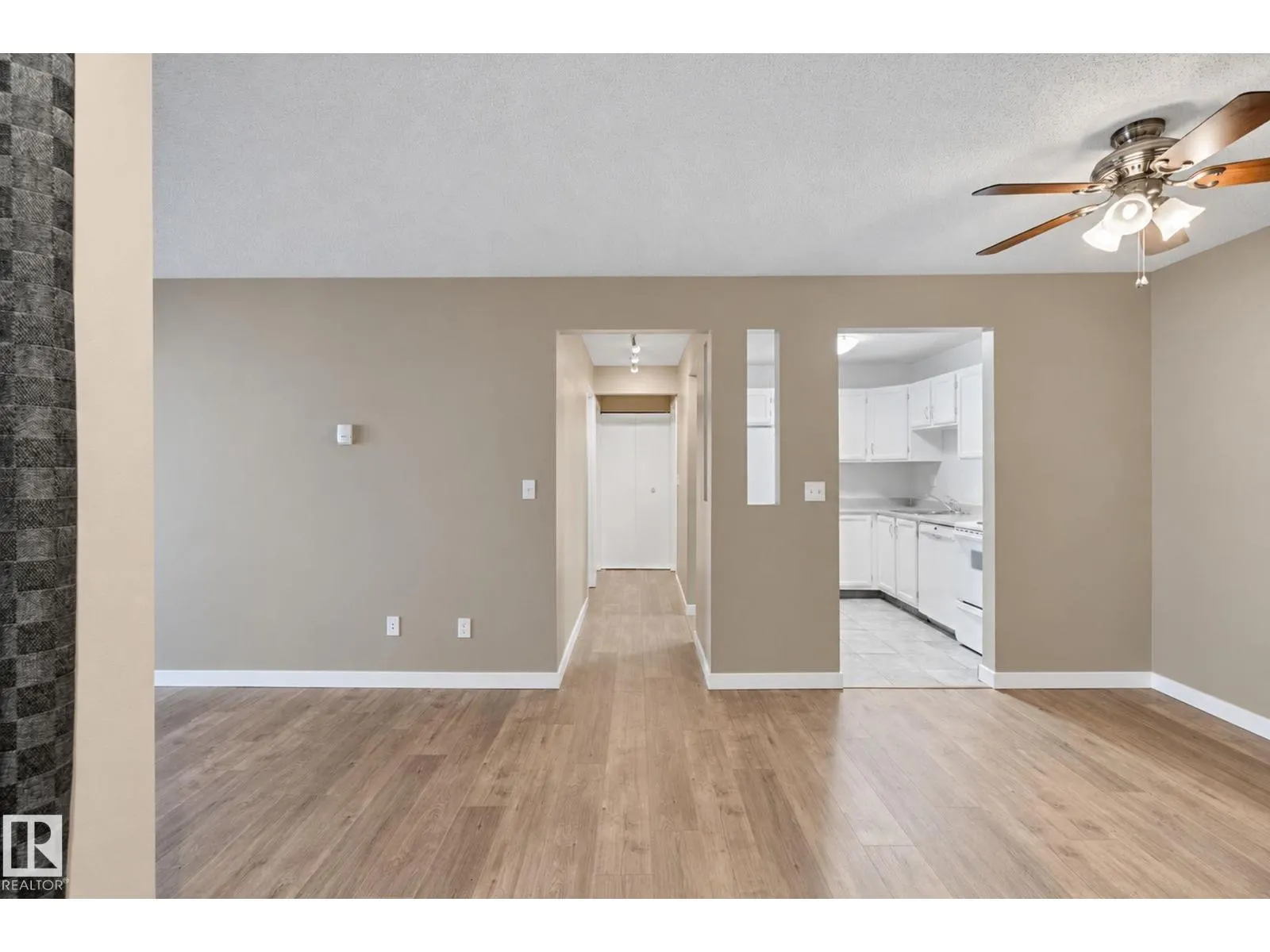 #101 340 Woodbridge WY