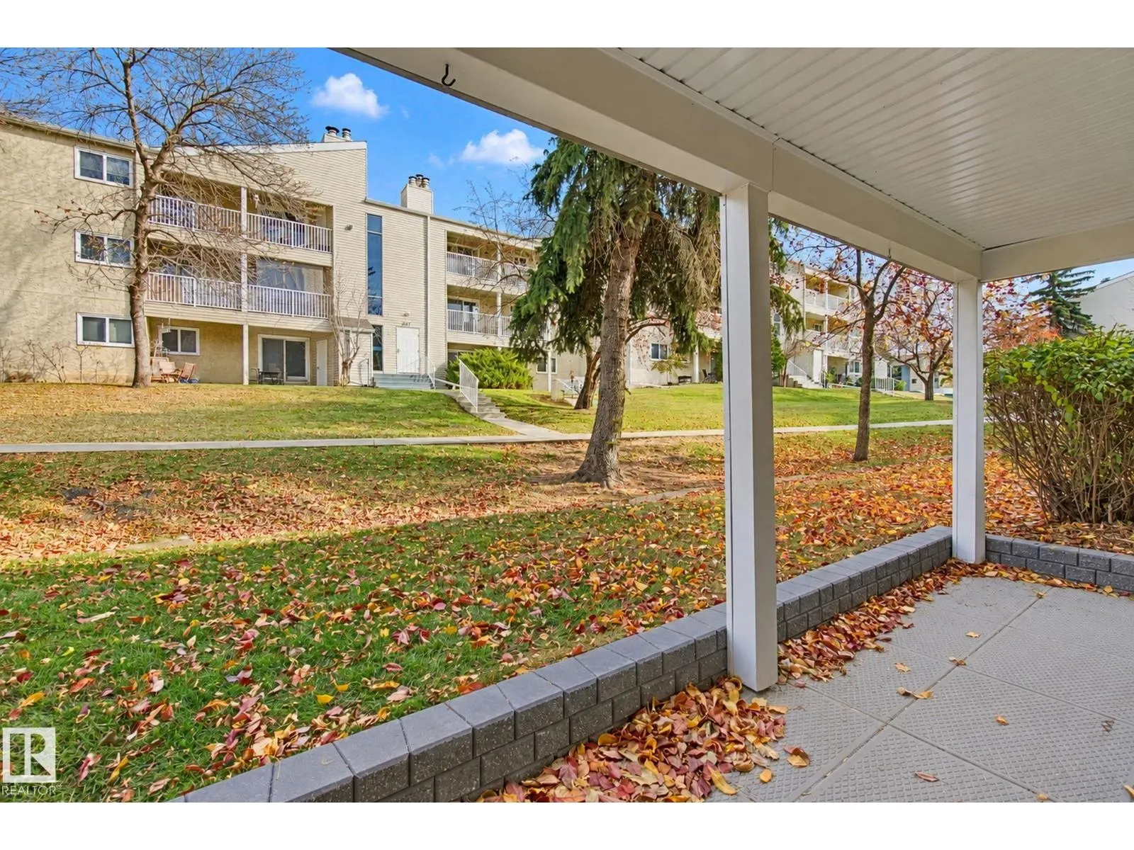#101 340 Woodbridge WY