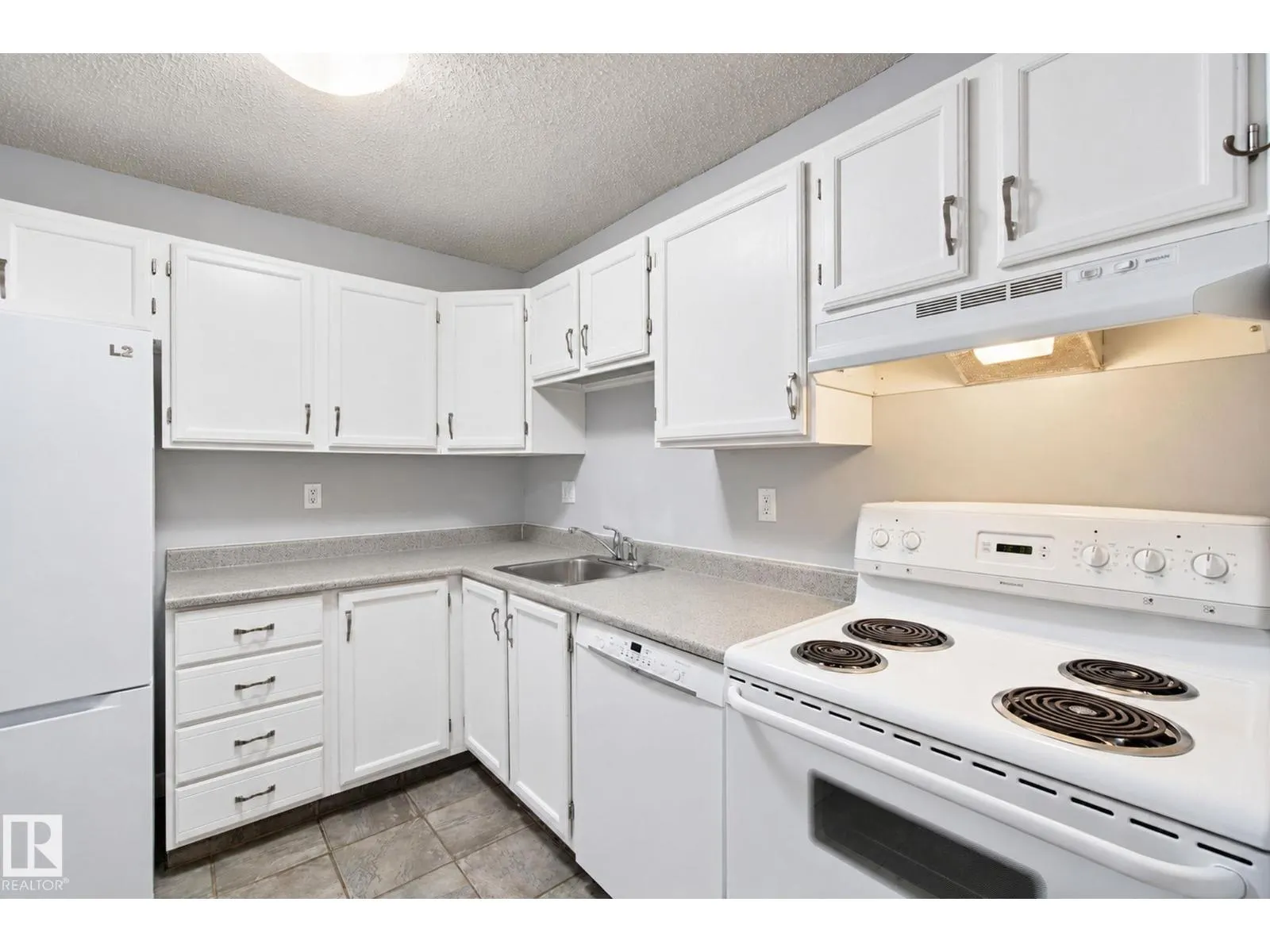 #101 340 Woodbridge WY