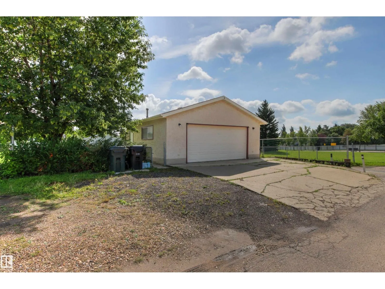 14 GOEBEL CL