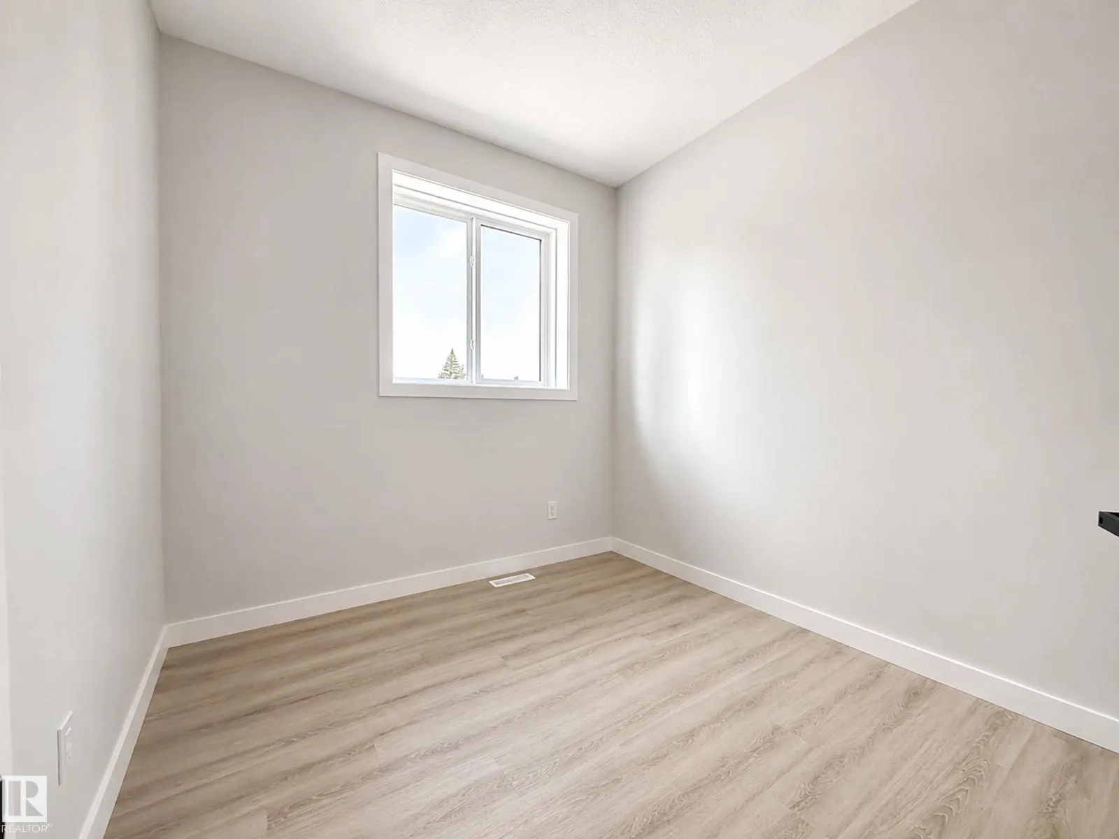 10627 149 ST NW