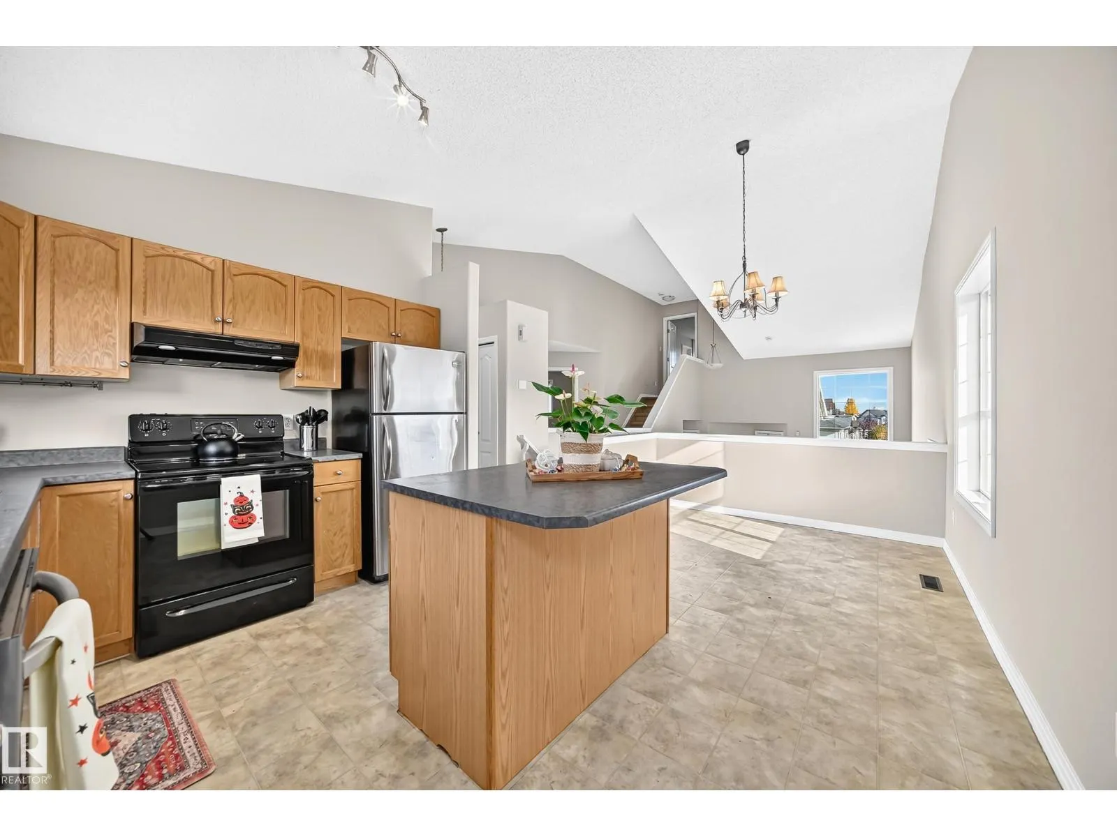 15104 45 ST NW