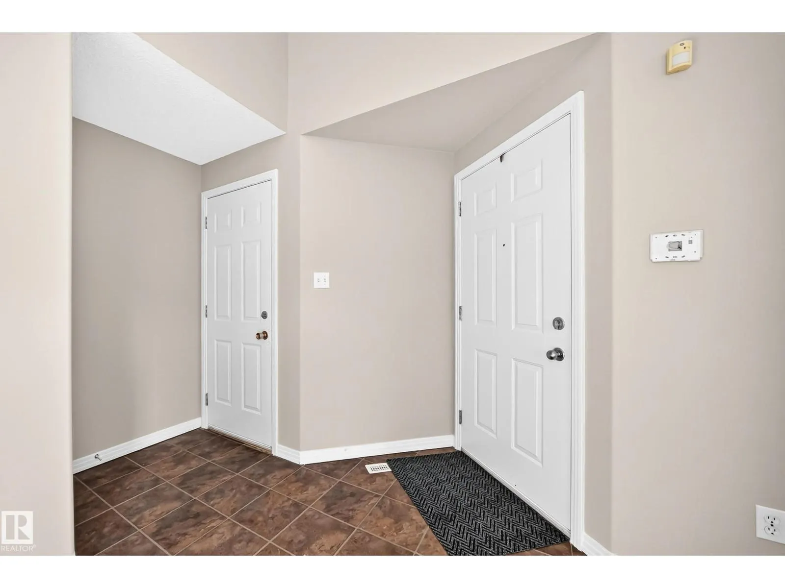 15104 45 ST NW