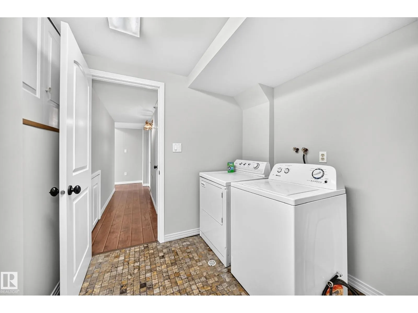 15104 45 ST NW