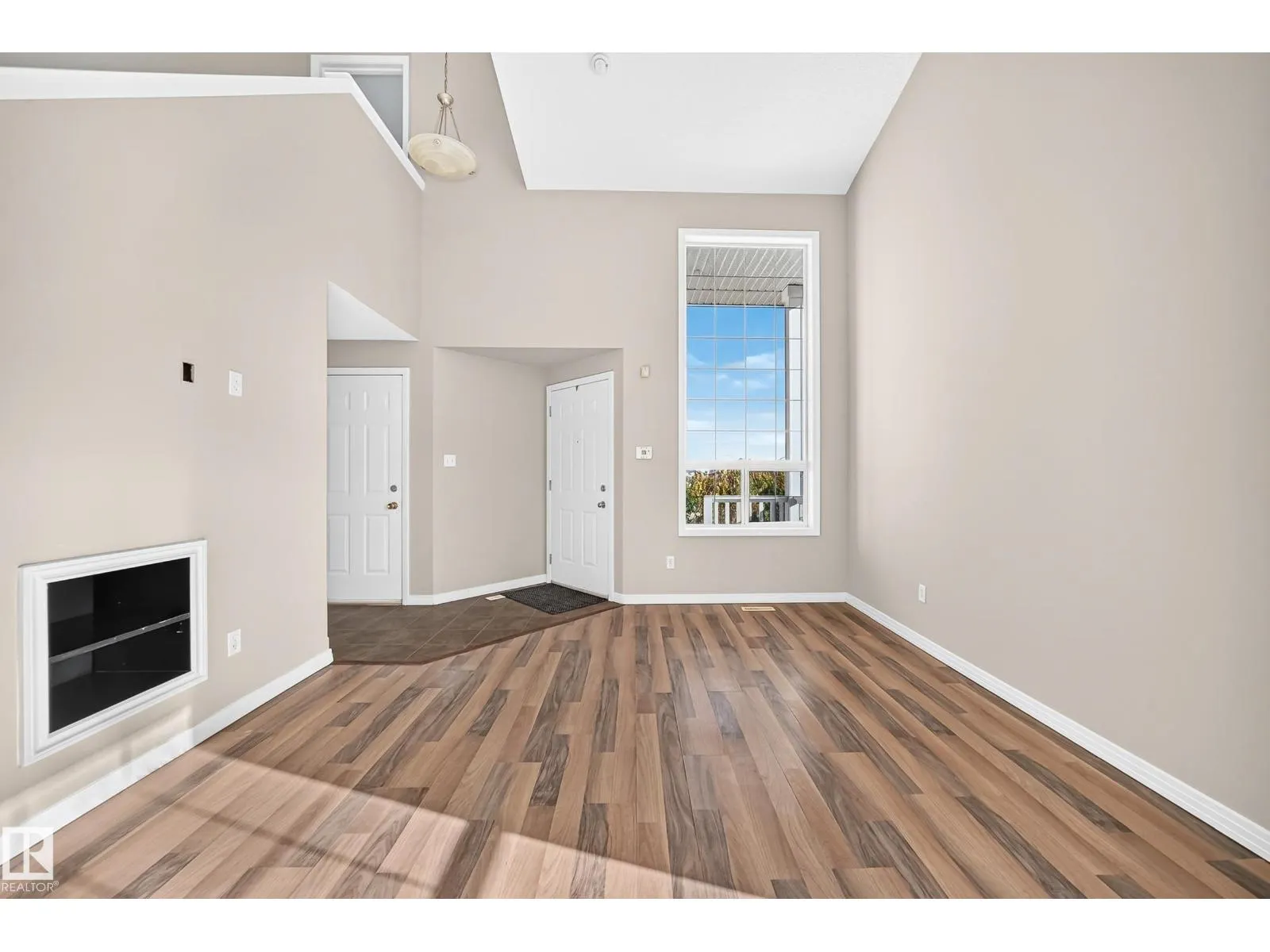 15104 45 ST NW