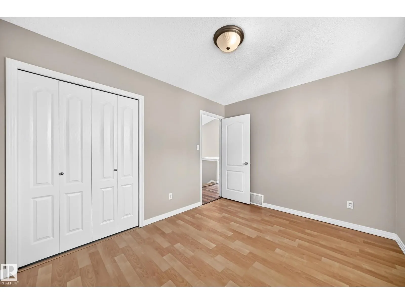 15104 45 ST NW