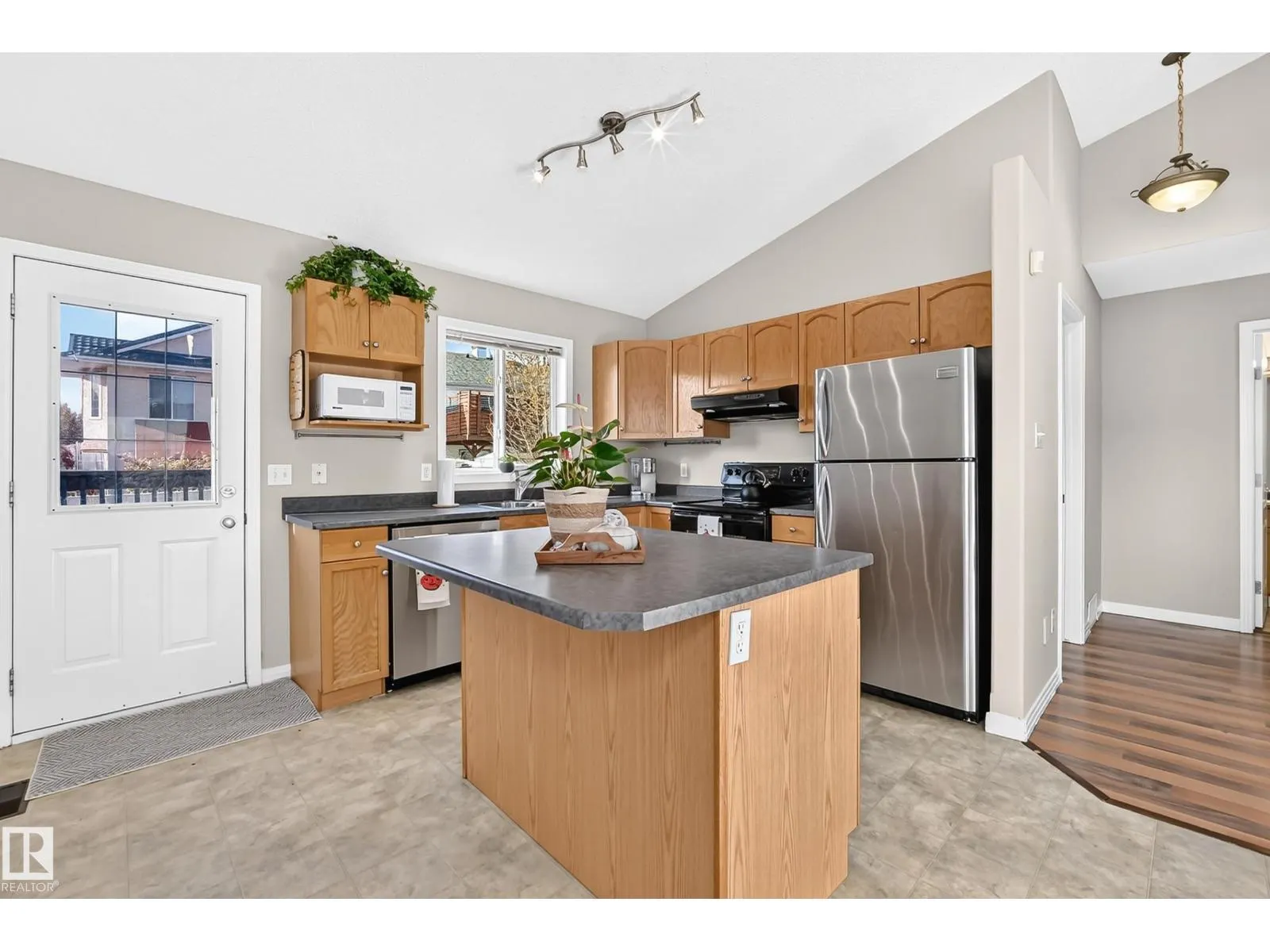 15104 45 ST NW