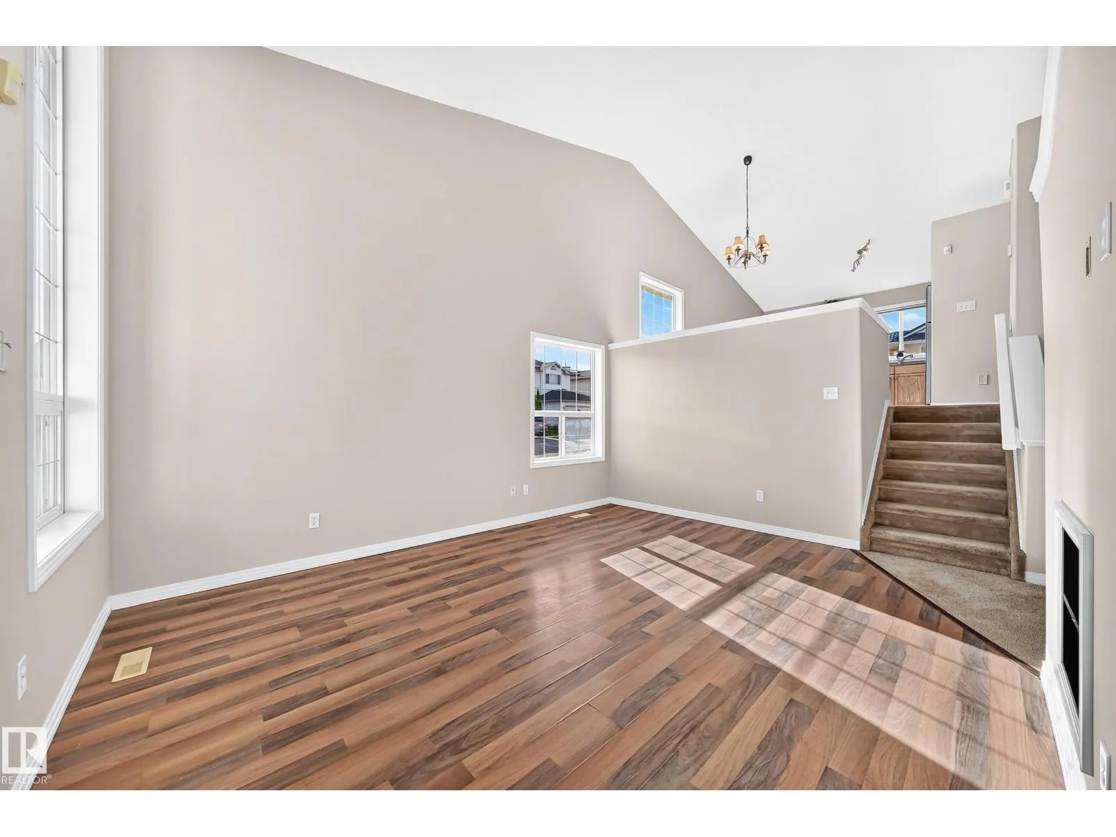 15104 45 ST NW