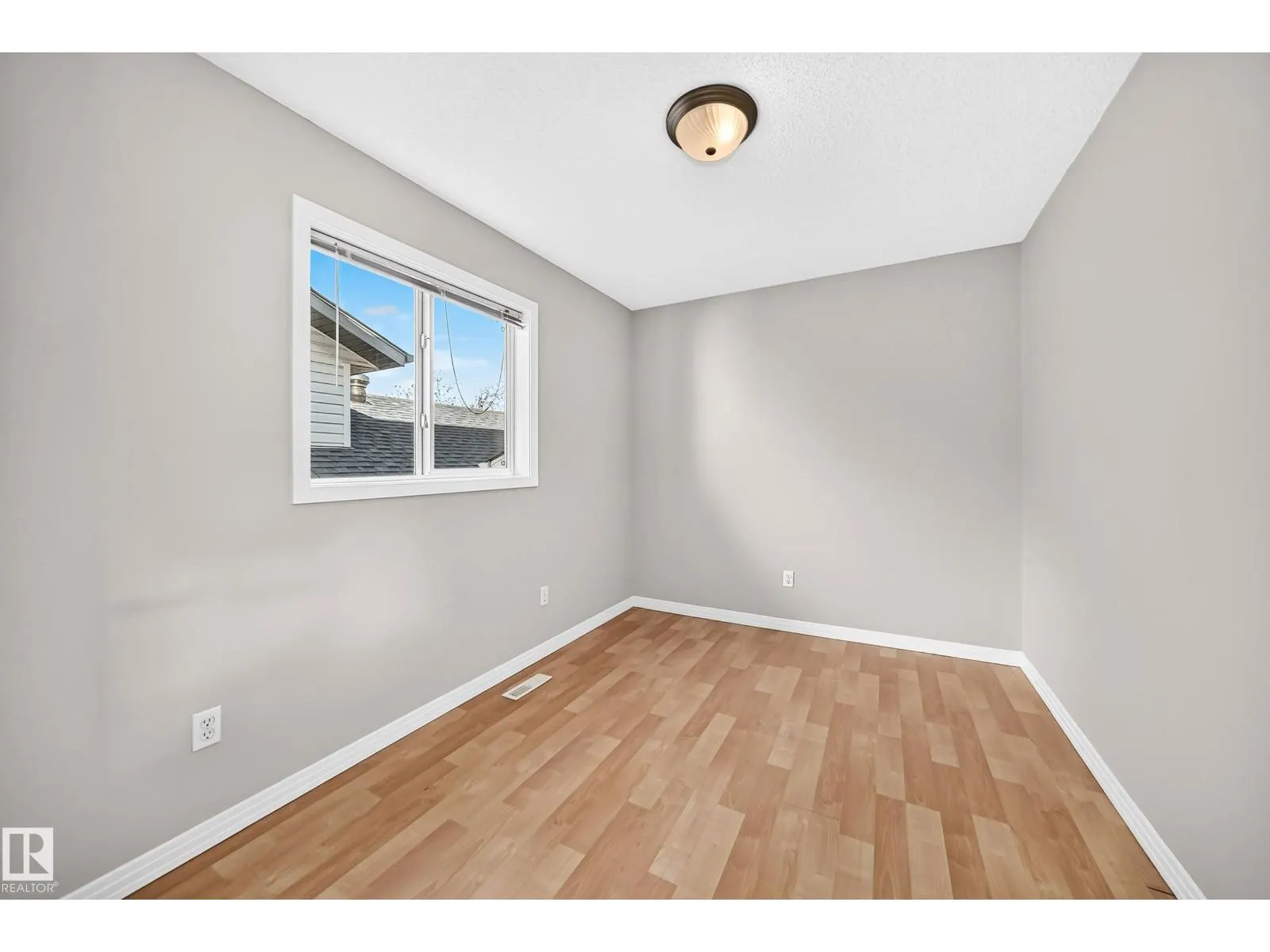 15104 45 ST NW