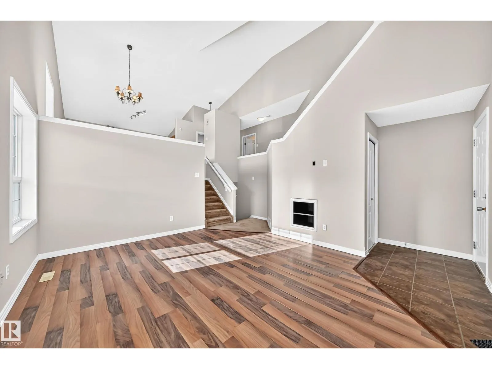 15104 45 ST NW