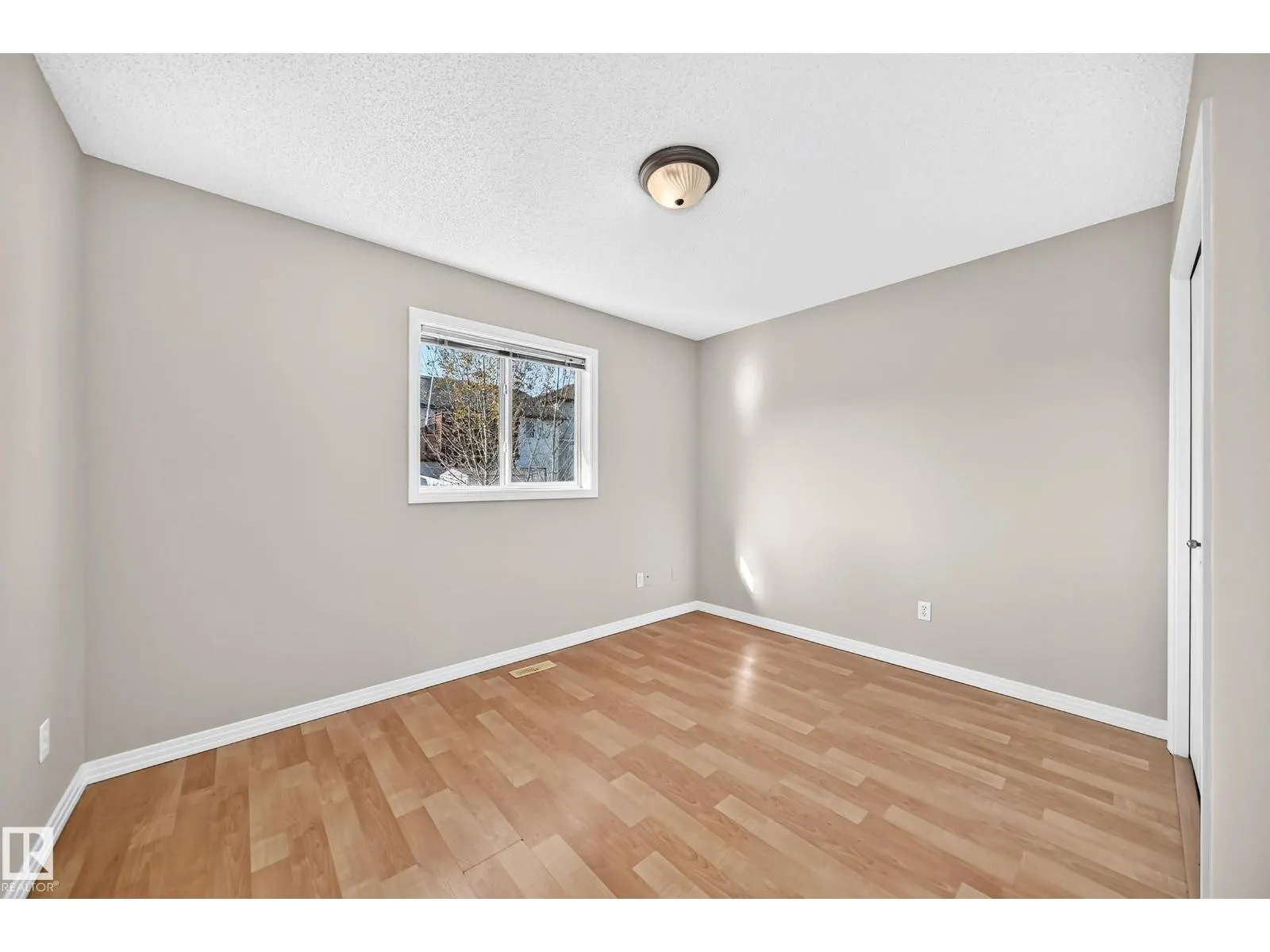 15104 45 ST NW