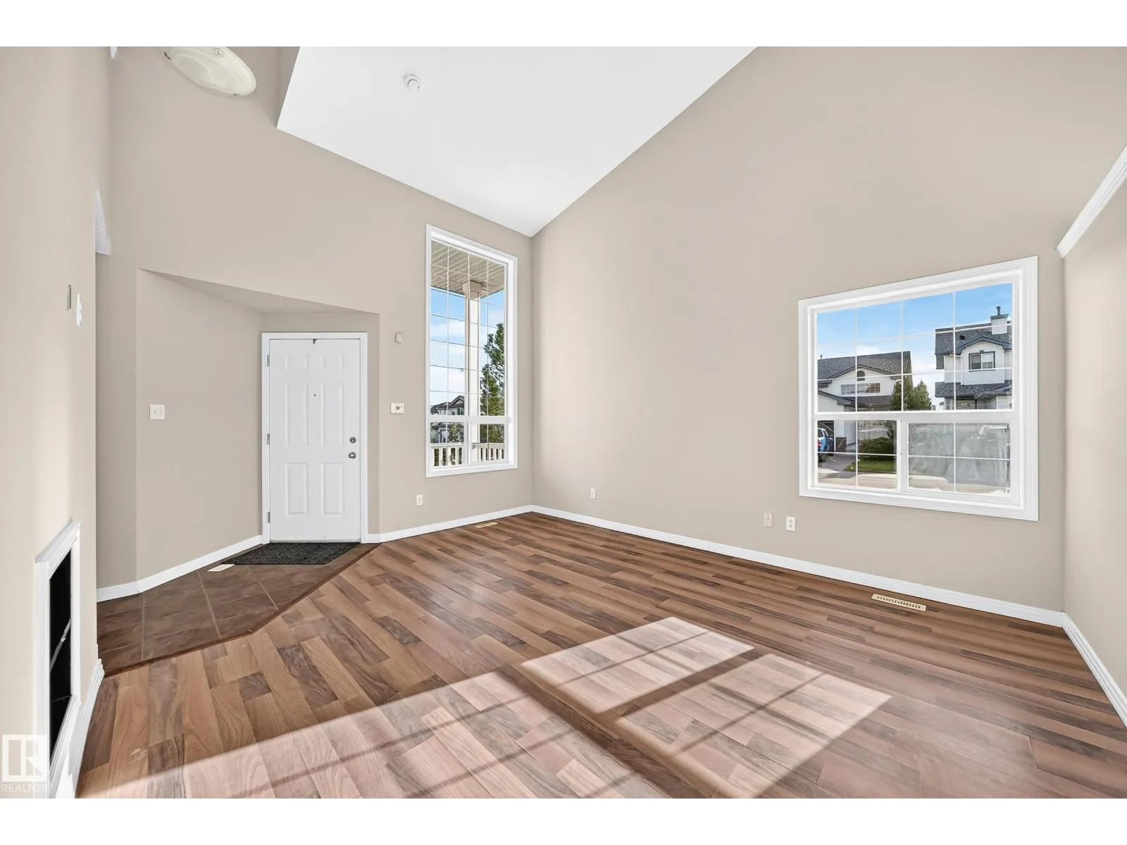 15104 45 ST NW