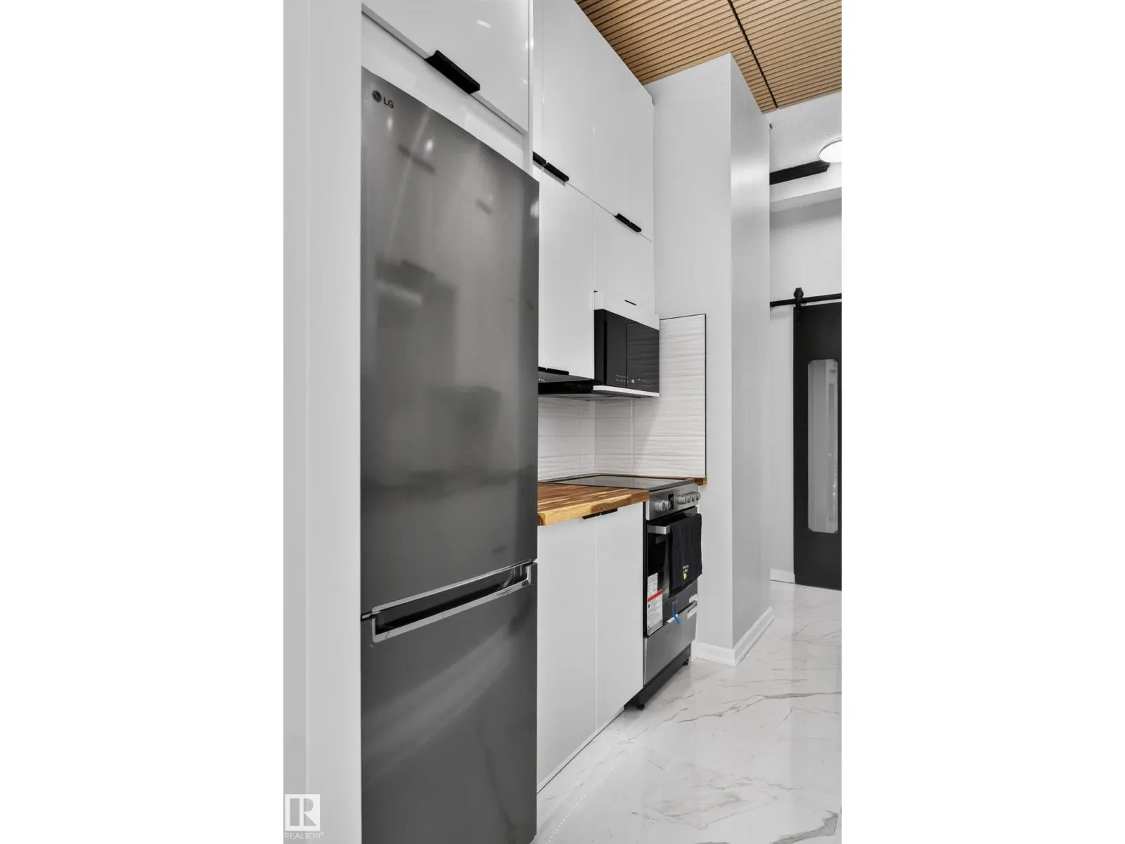 #101 10140 120 ST NW