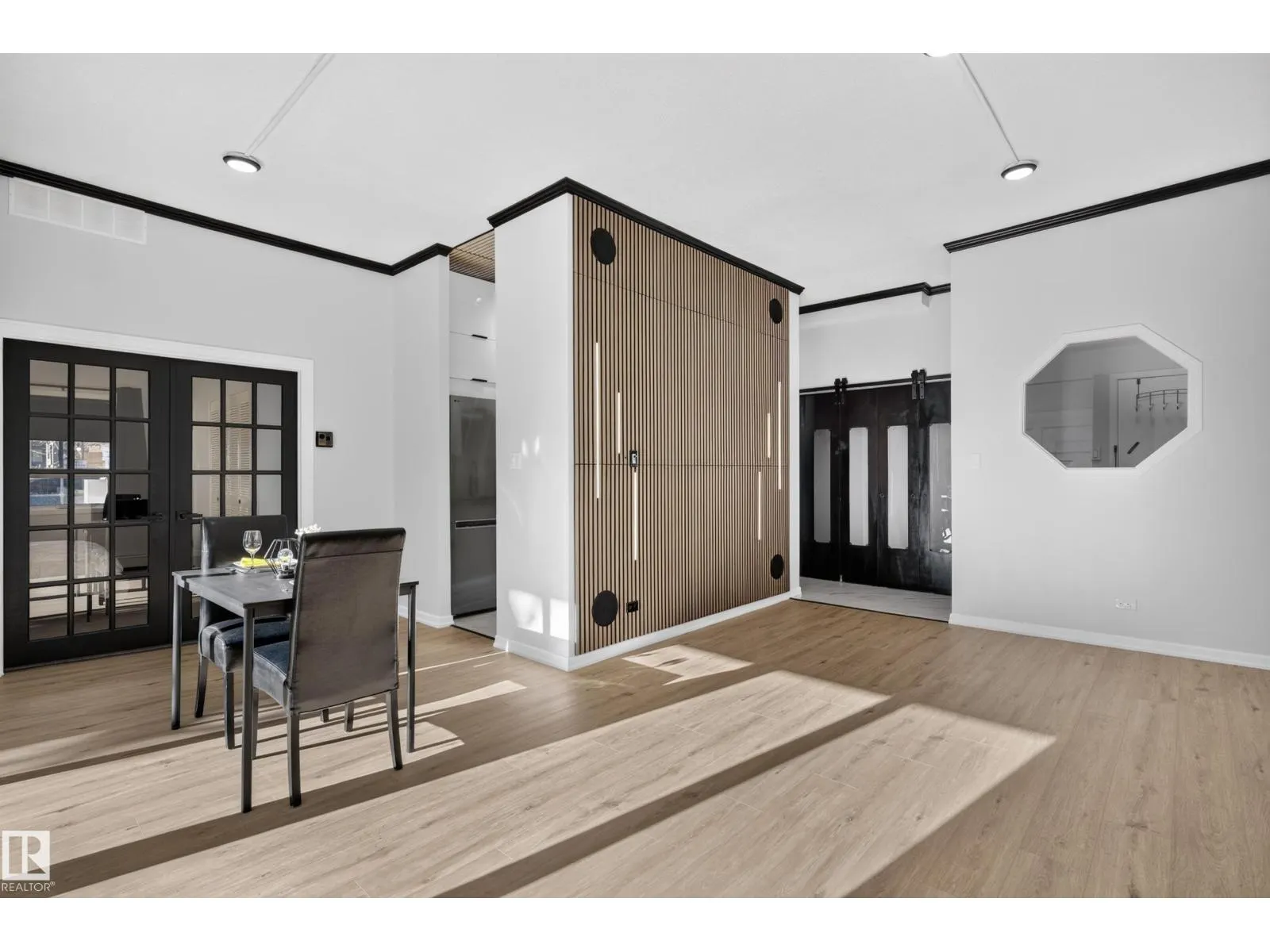 #101 10140 120 ST NW