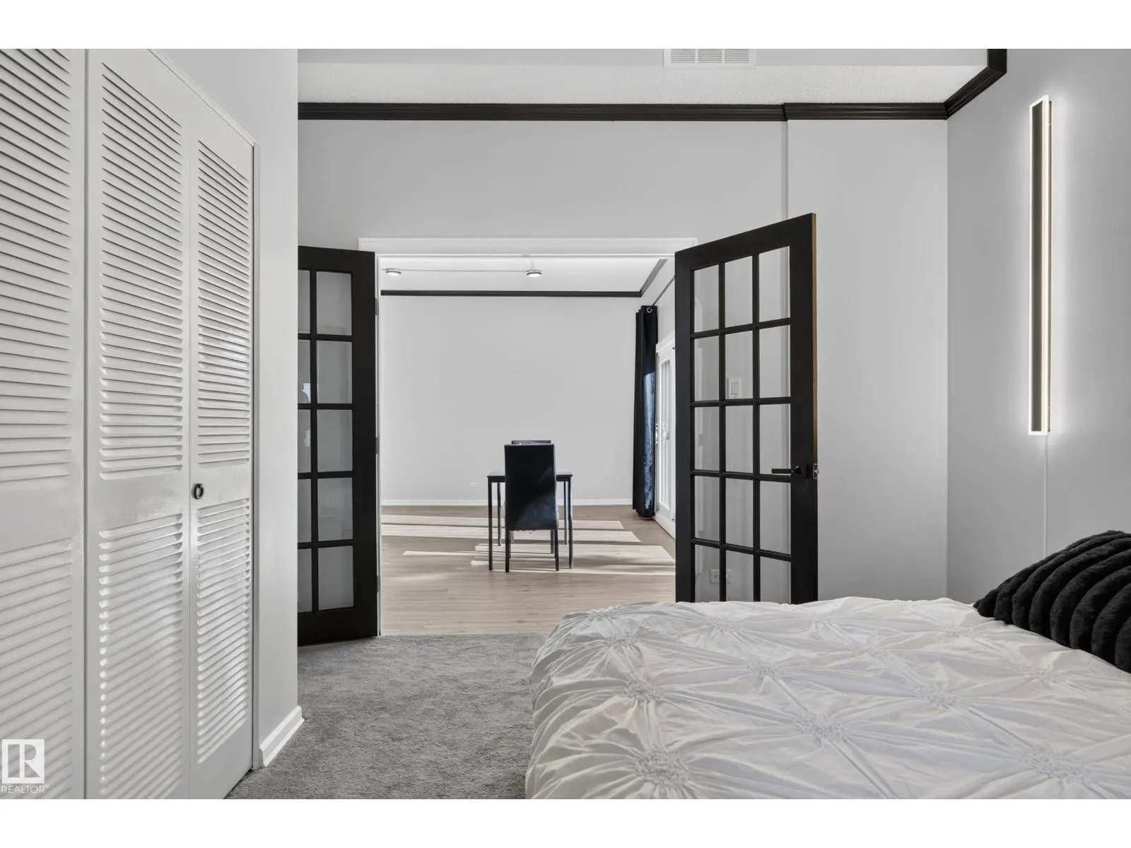 #101 10140 120 ST NW