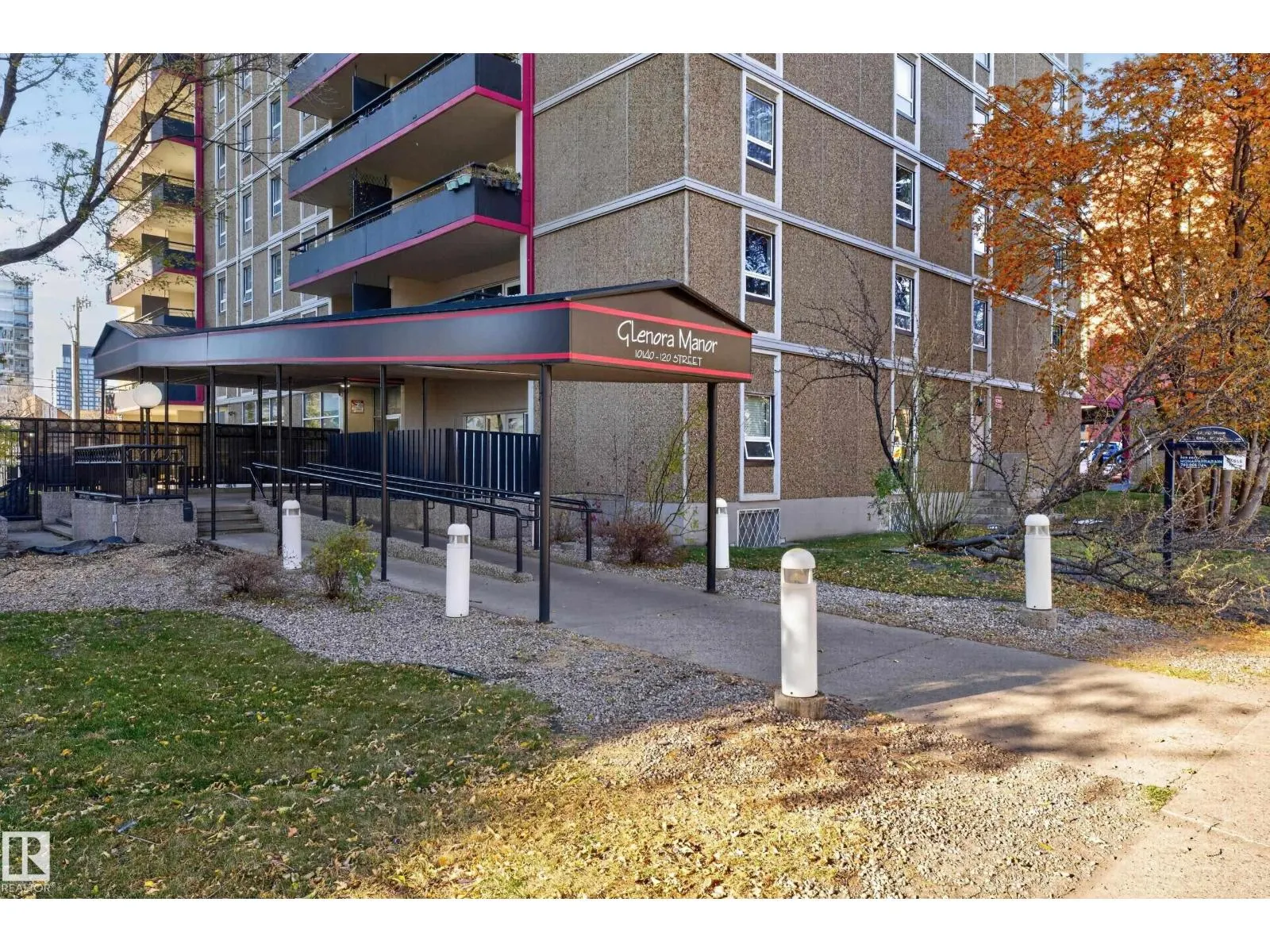 #101 10140 120 ST NW