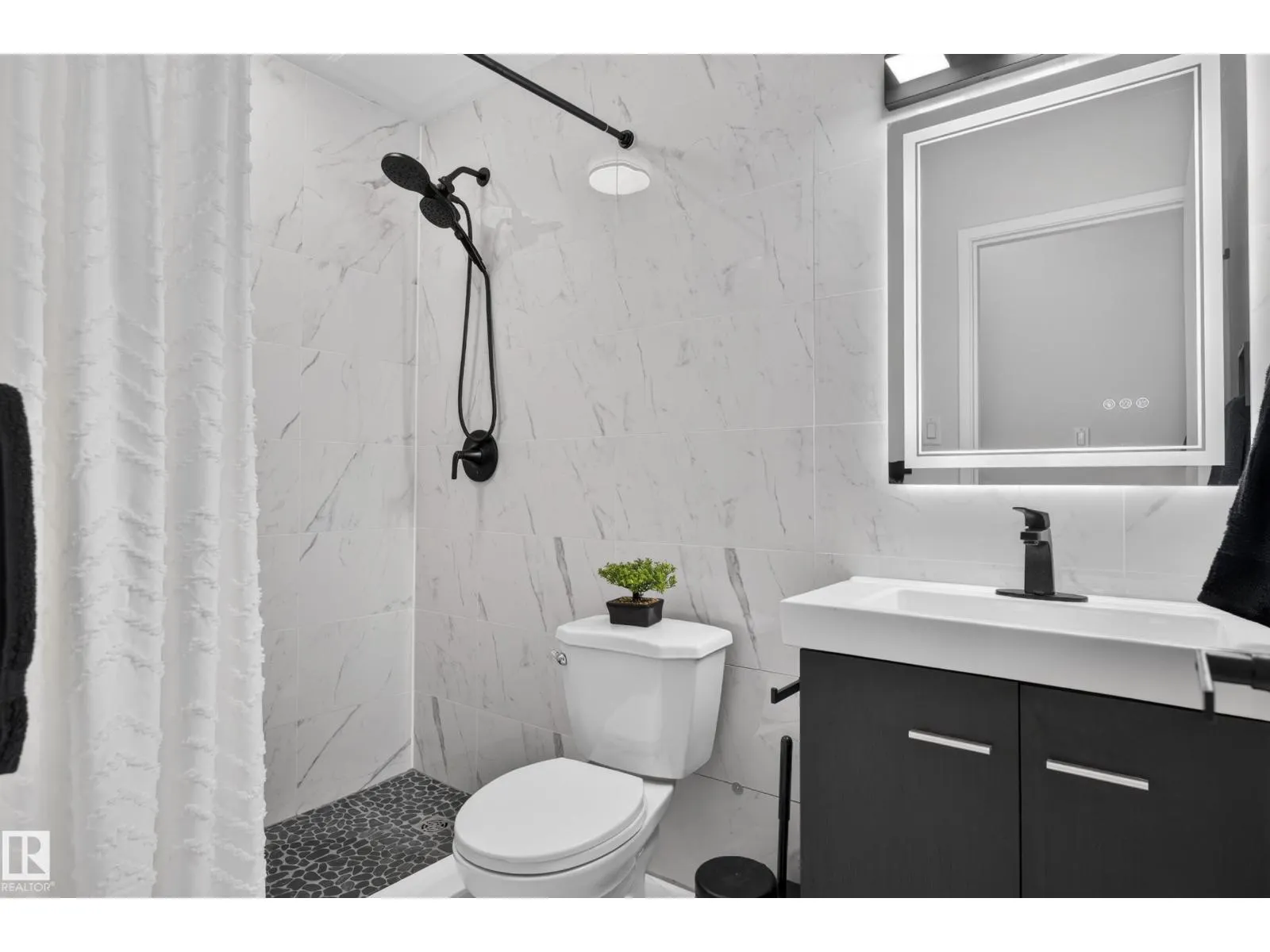 #101 10140 120 ST NW