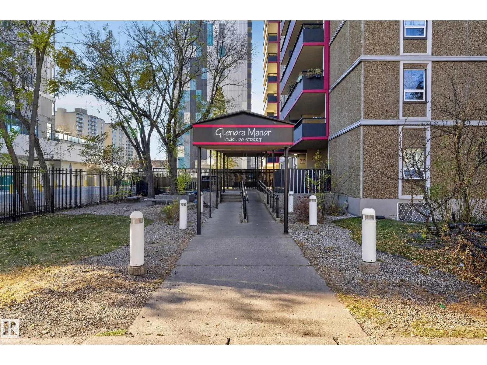 #101 10140 120 ST NW