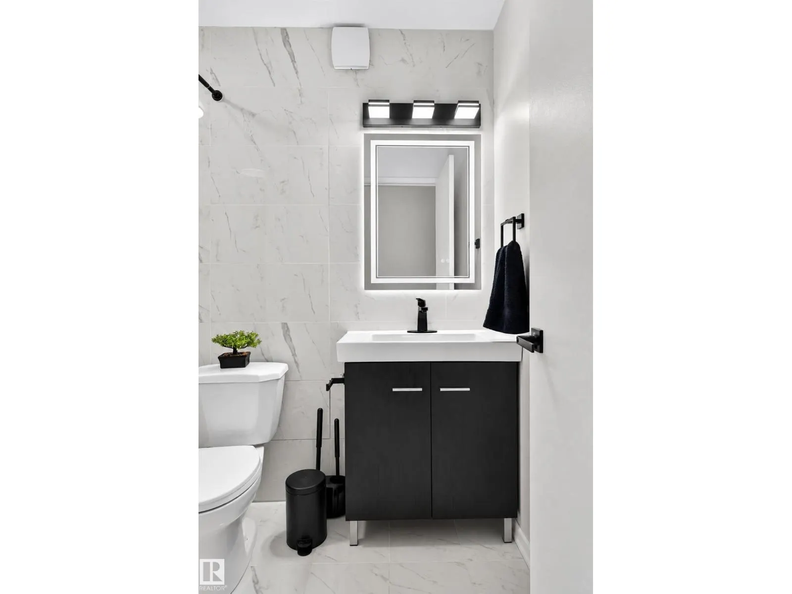 #101 10140 120 ST NW