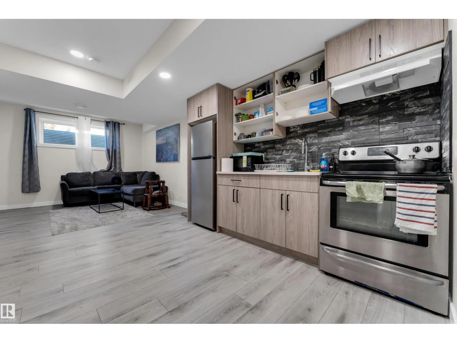 6019 180 AV NW