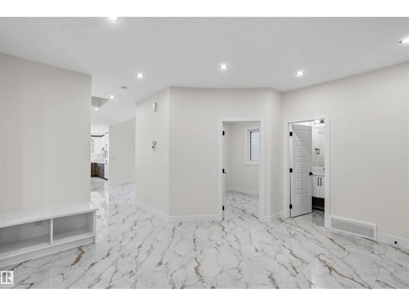 236 21 ST SW