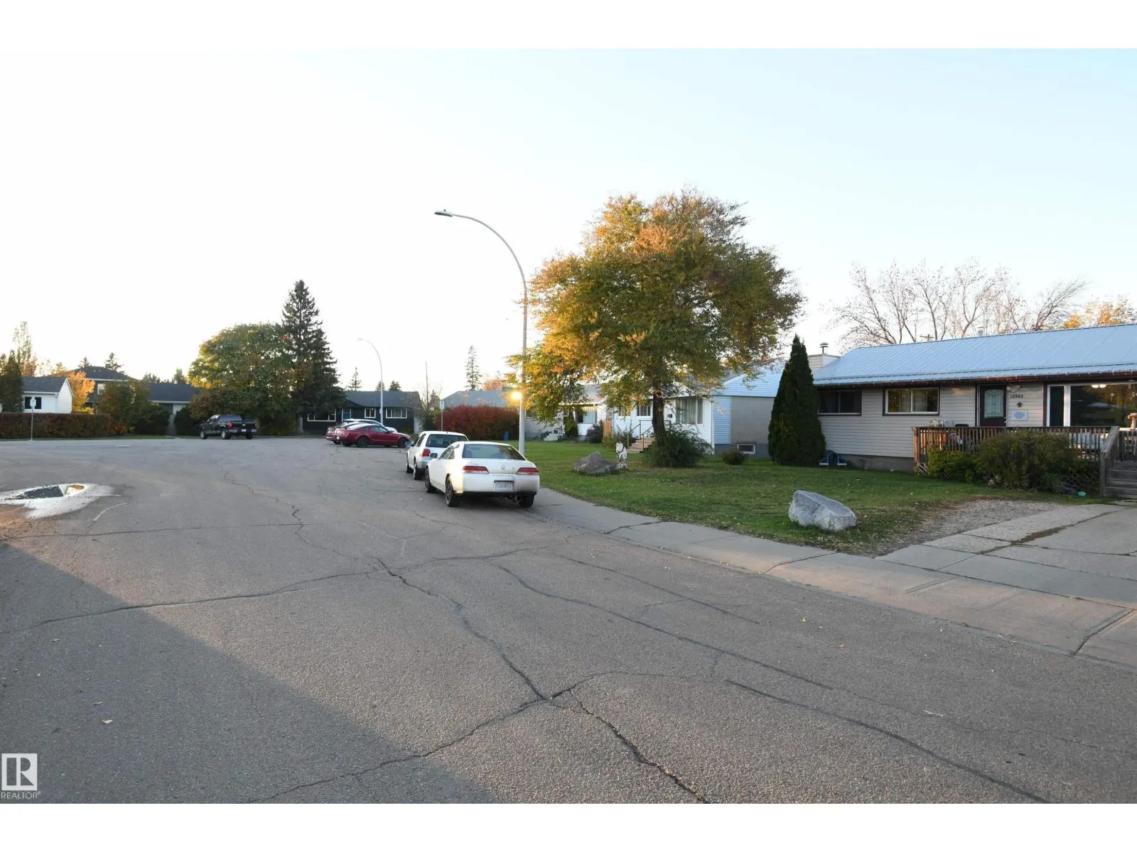 15962 106 AV NW