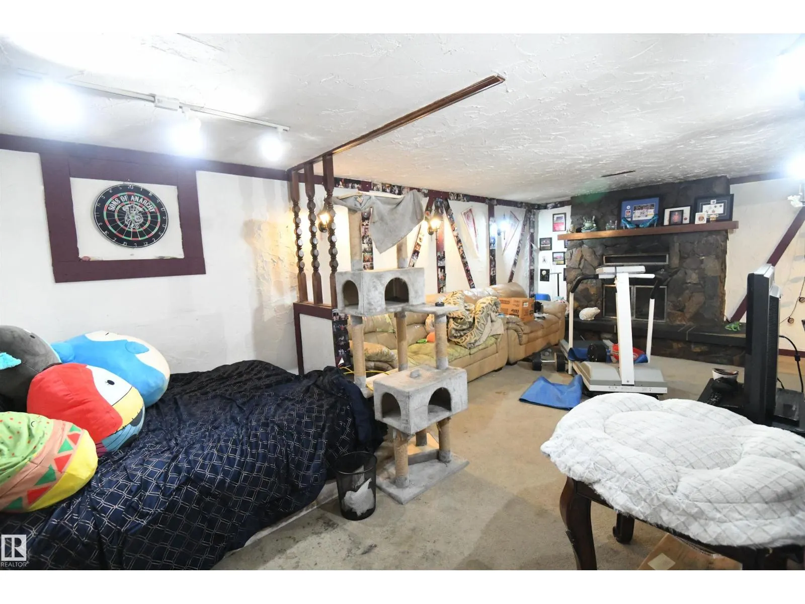 15962 106 AV NW