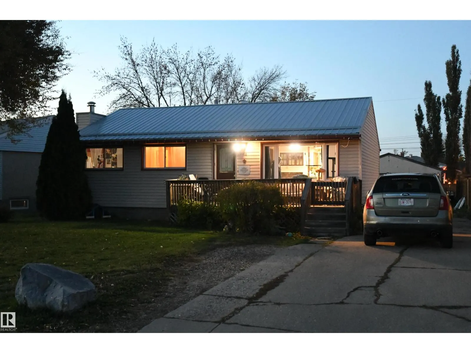 15962 106 AV NW