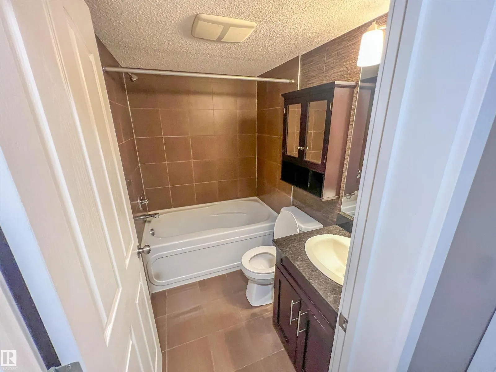#415 1070 MCCONACHIE BV NW