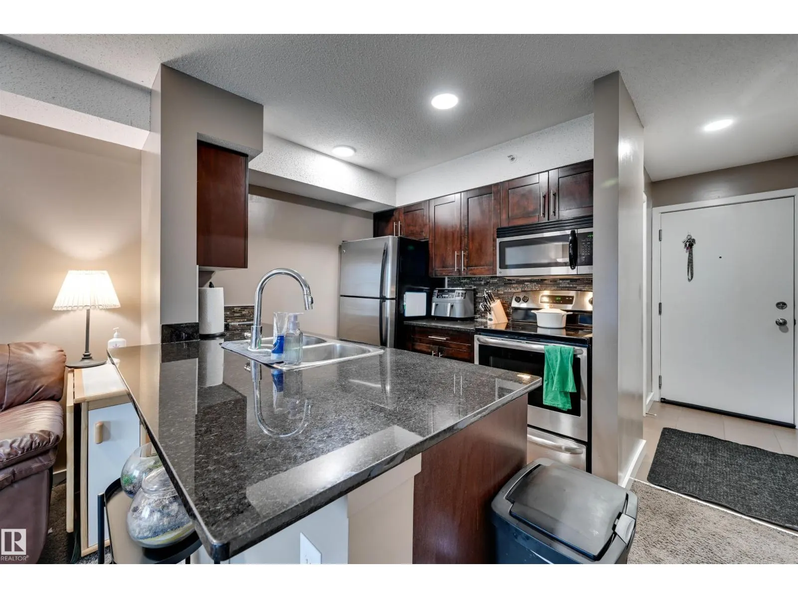 #415 1070 MCCONACHIE BV NW