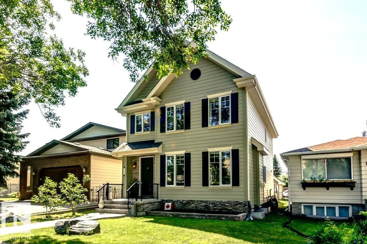 8935 84 AV NW