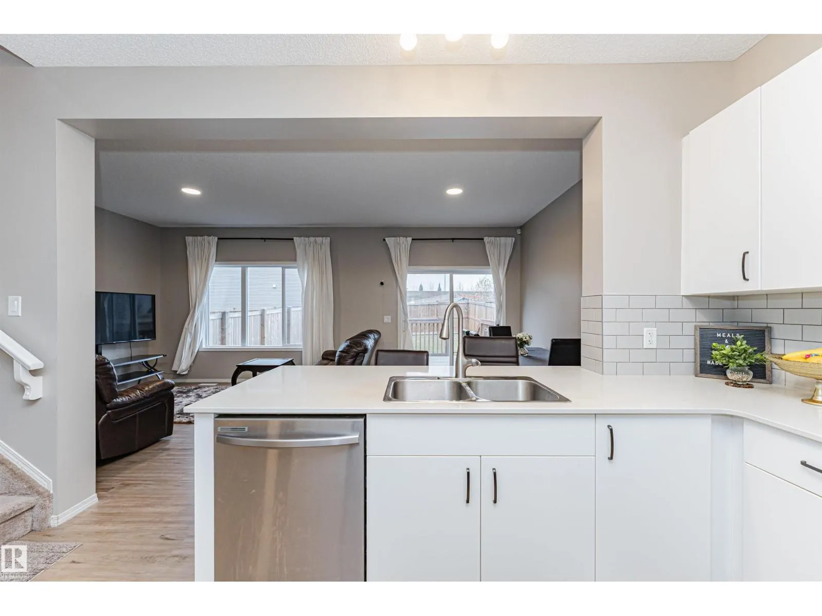 9616 230 ST NW