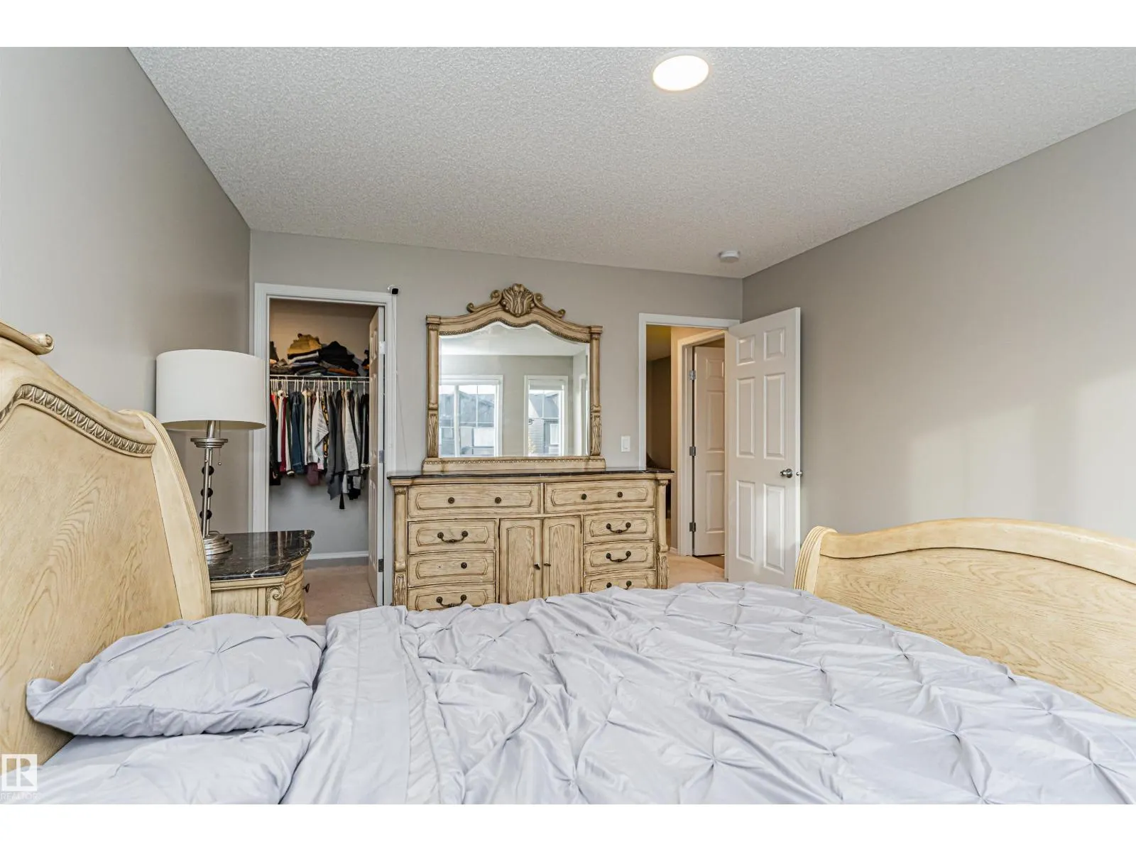 9616 230 ST NW