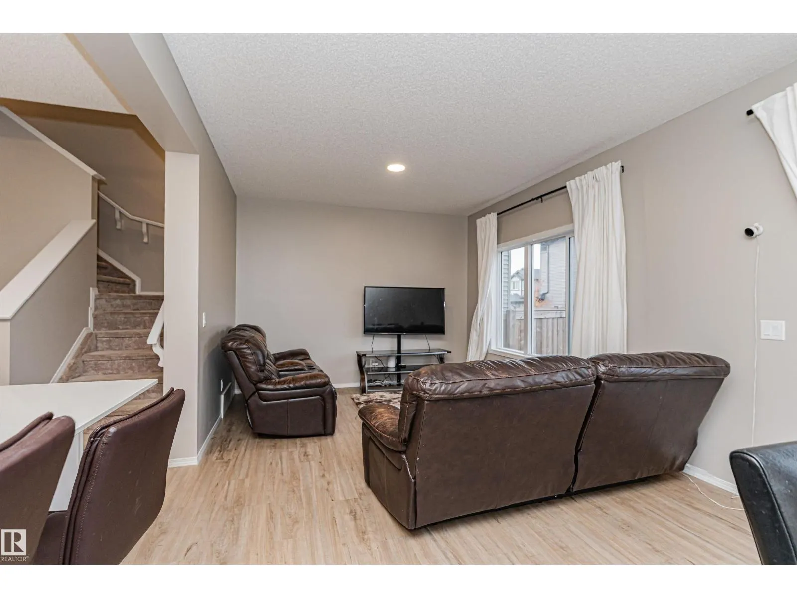 9616 230 ST NW
