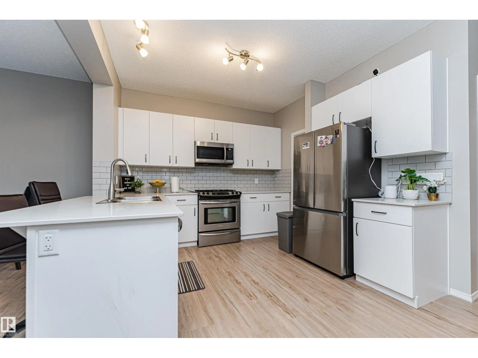 9616 230 ST NW
