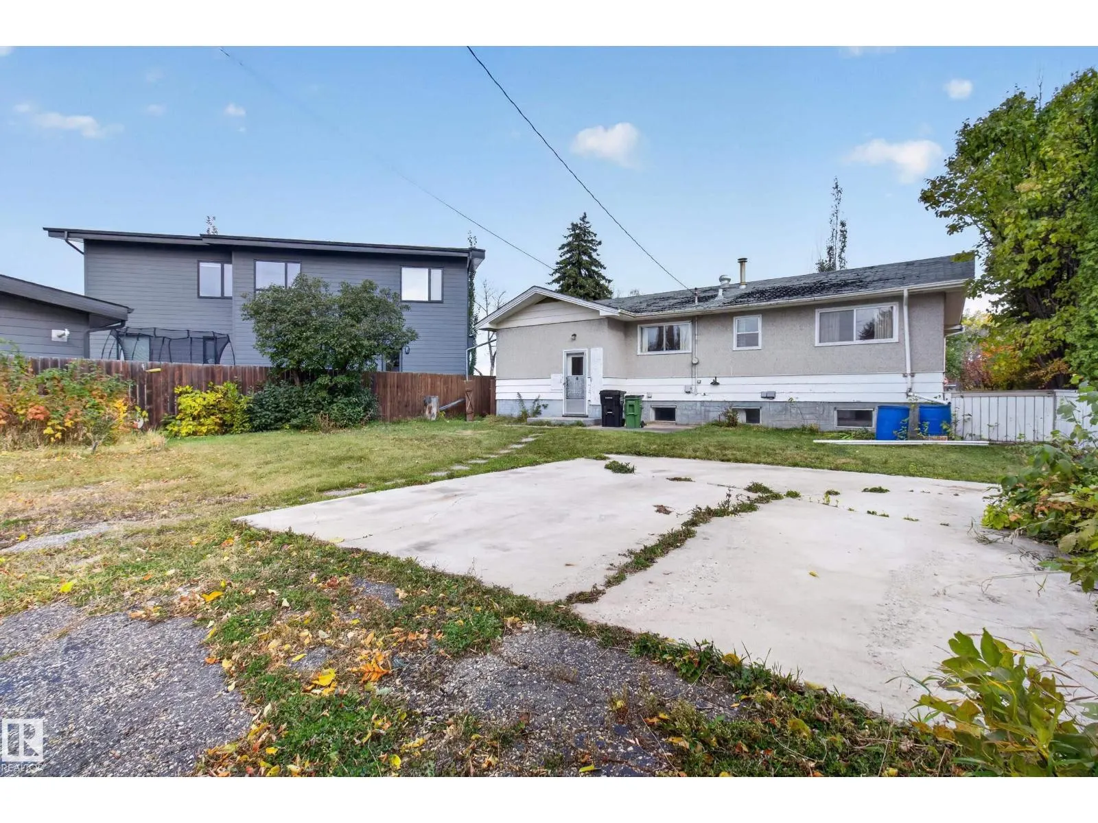 6321 104 AV NW