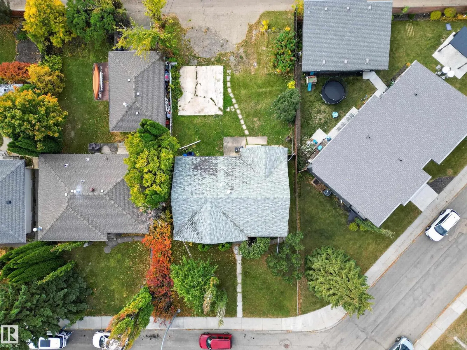 6321 104 AV NW