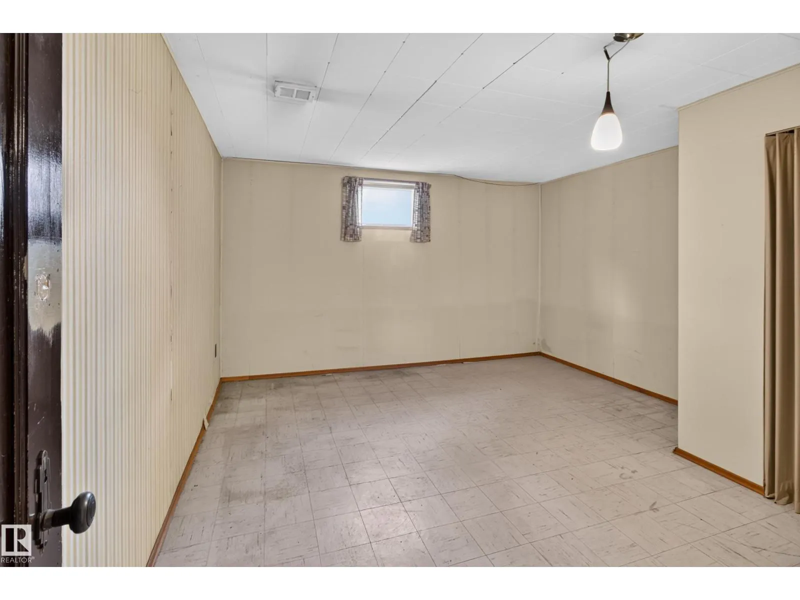 6321 104 AV NW