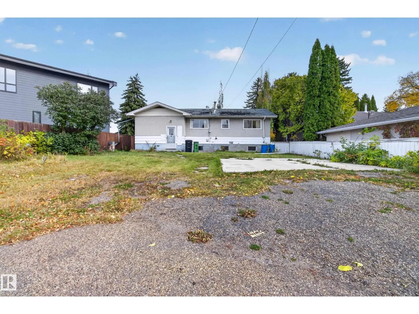 6321 104 AV NW