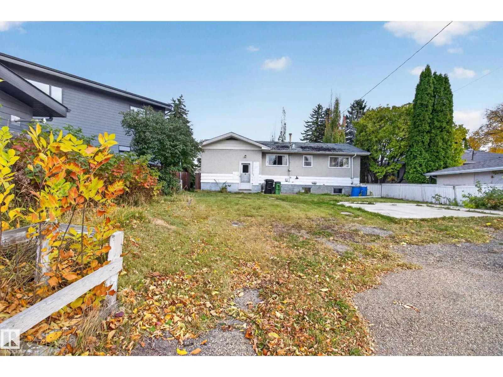 6321 104 AV NW