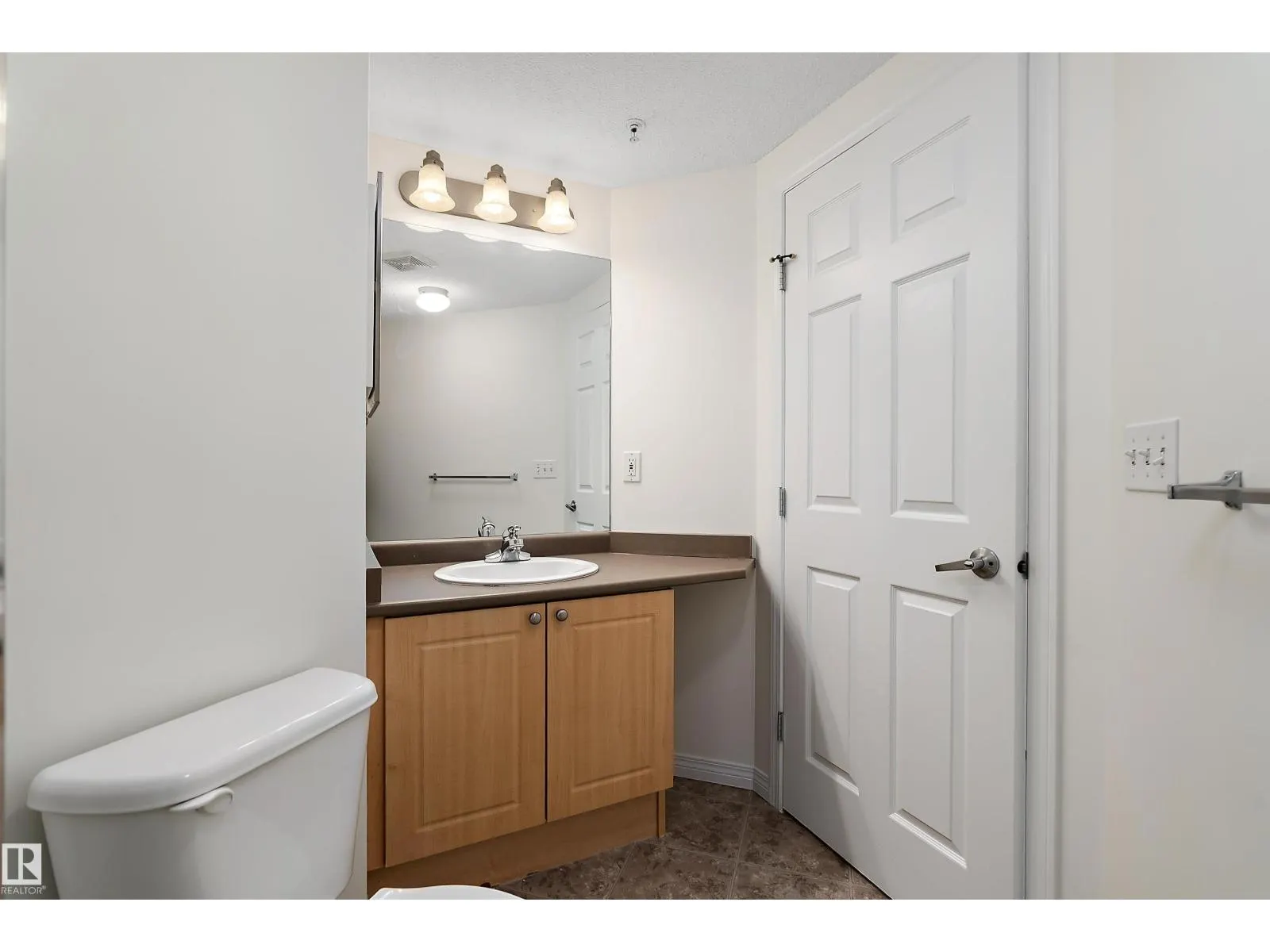 #104 630 MCALLISTER LO SW