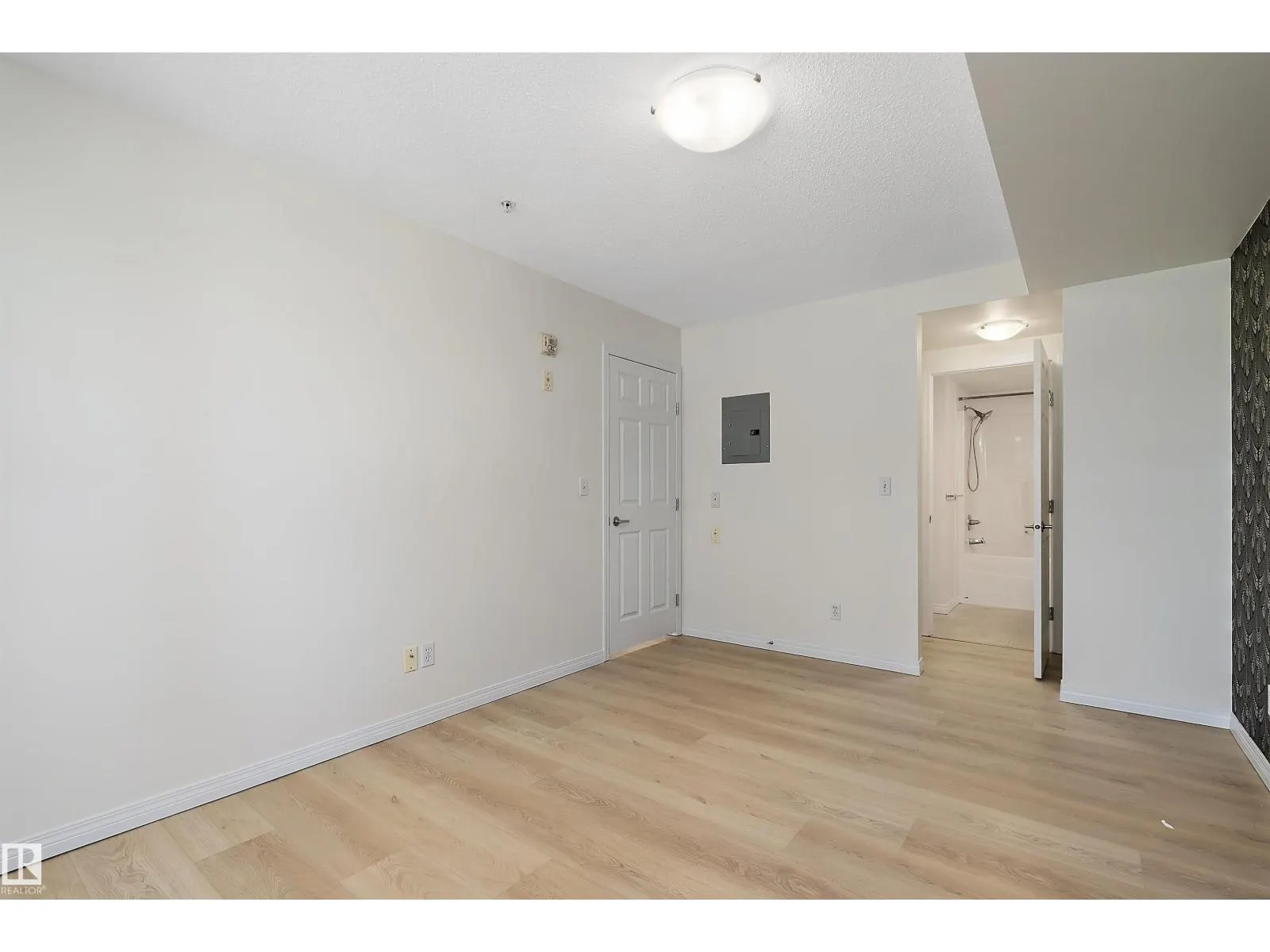 #104 630 MCALLISTER LO SW