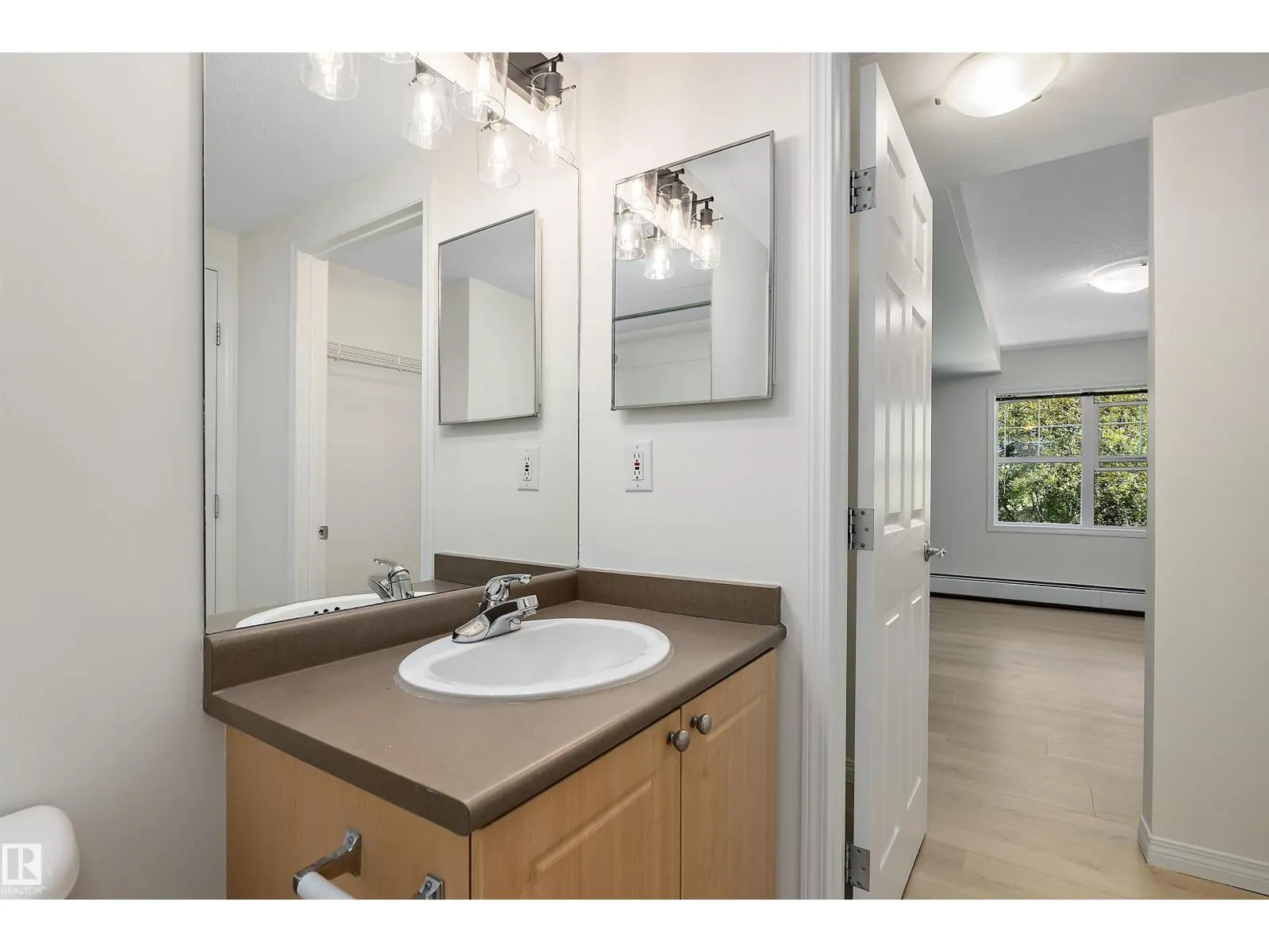 #104 630 MCALLISTER LO SW