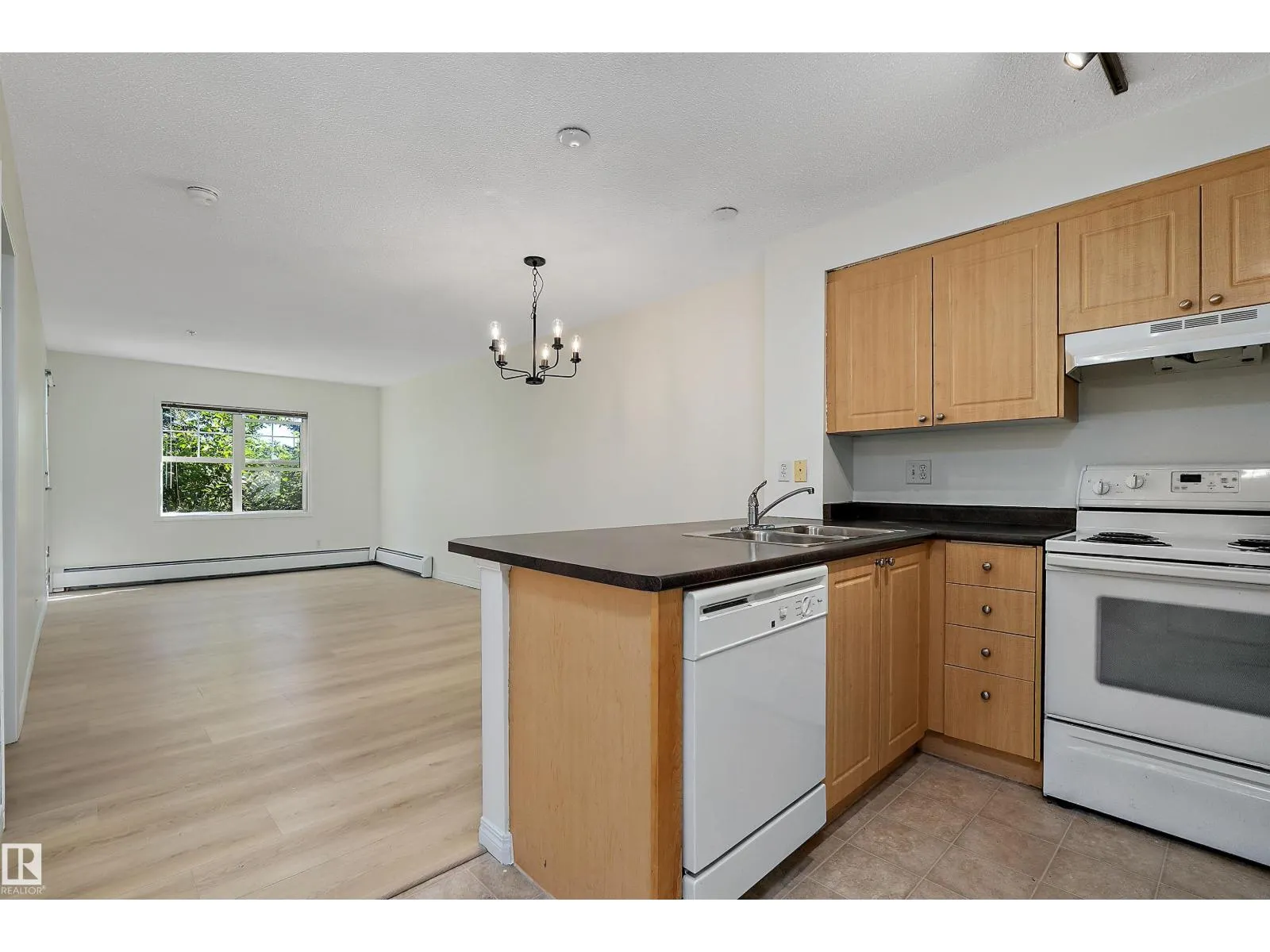 #104 630 MCALLISTER LO SW