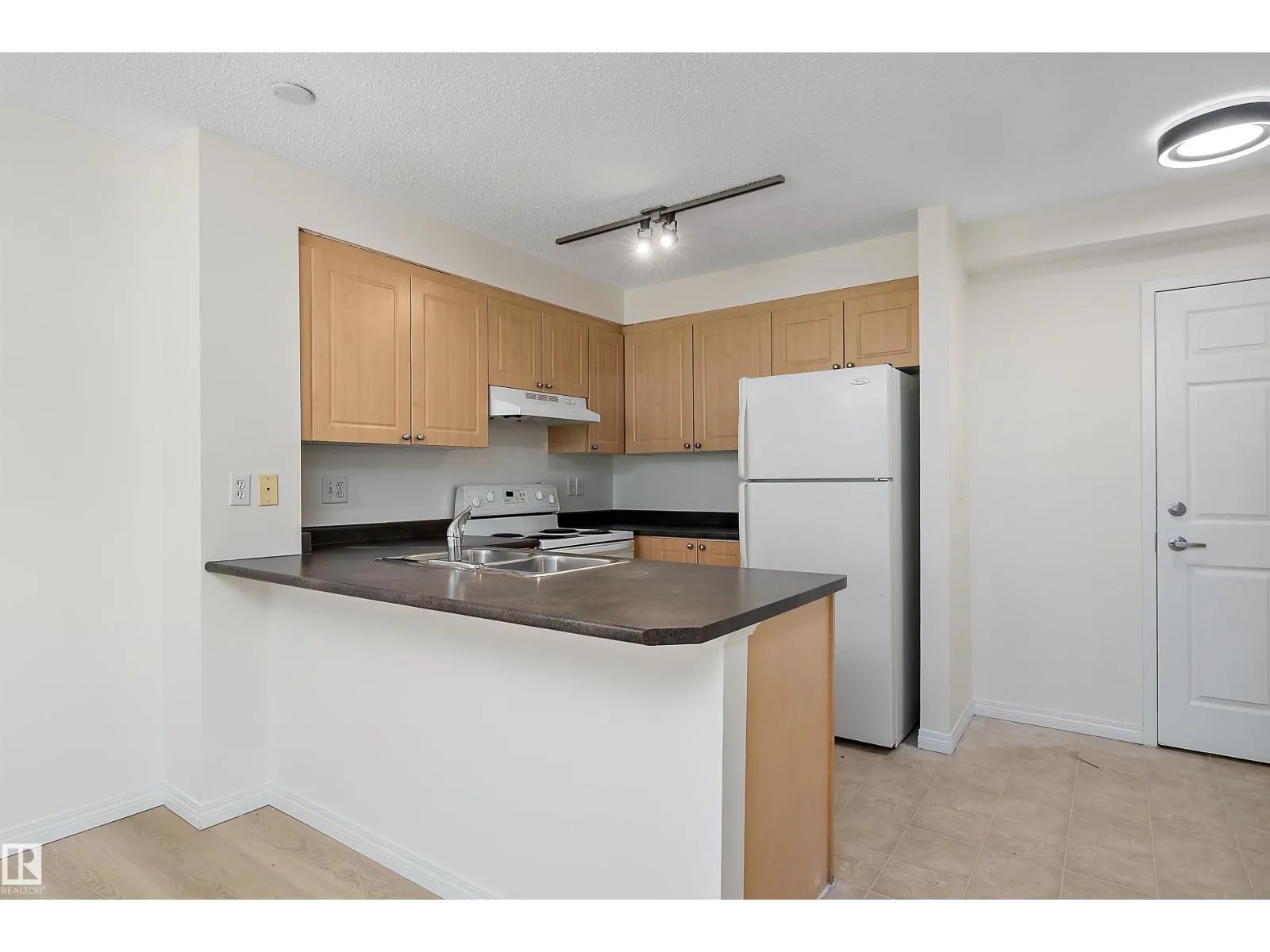 #104 630 MCALLISTER LO SW