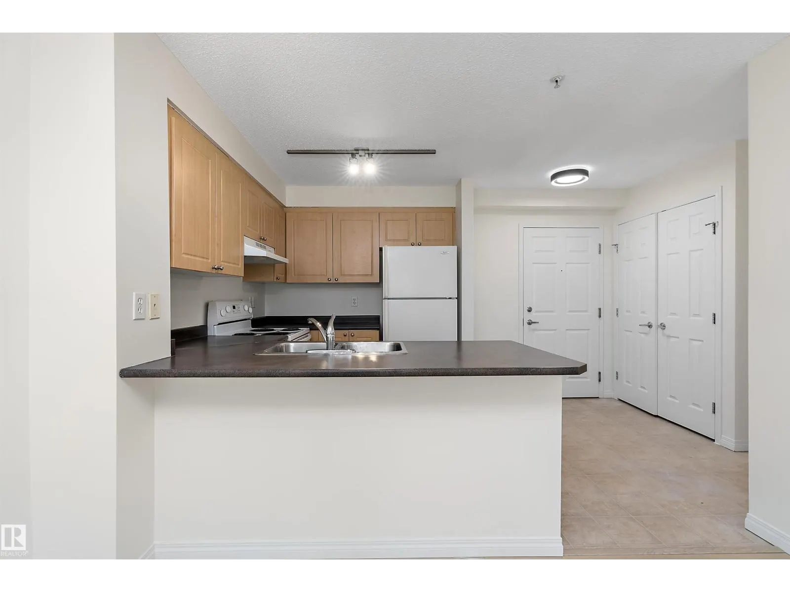 #104 630 MCALLISTER LO SW