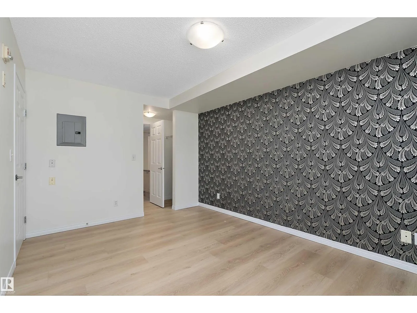 #104 630 MCALLISTER LO SW