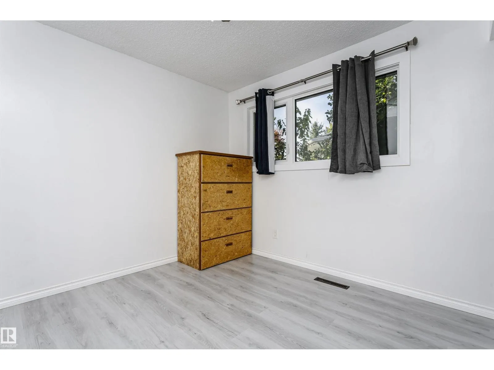 7204 92B AV NW
